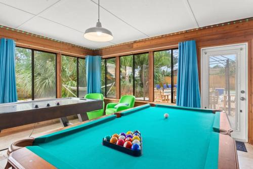The Flip Flop Stop - Private Heated Pool, Pool House, Backyard Oasis and Game Room
