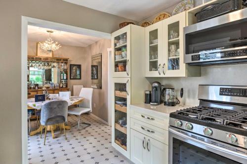Cute East Hampton Cottage with Patio - Walk to Beach in East Hampton, USA