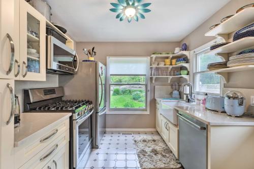 Cute East Hampton Cottage w/ Patio - Walk to Beach in Springs (NY)