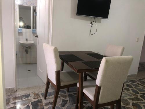 Apartamento cómodo en laureles , céntrico y bien ubicado Apto 301, Medellín (Foto 7)