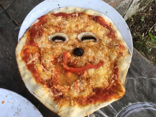 ห้องอาหาร, Lovely rural and quiet farmhouse with natural swimming lake in ฌาร์นัก