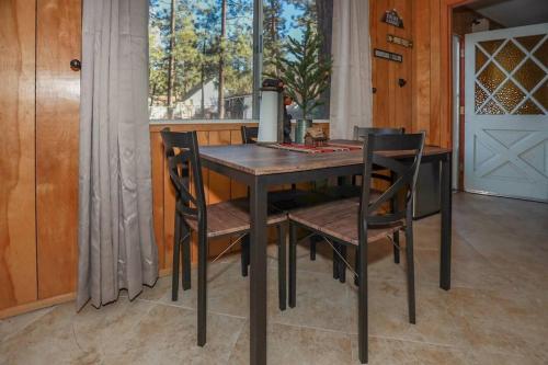 設施, Poet's Corner Cabin 3 Bedroom with W/D in 大貝爾城 (CA)