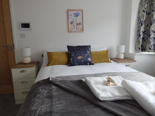 Modern, well located en-suite rooms with parking - Orbitat Accommodations, Cambridge (photo 6)