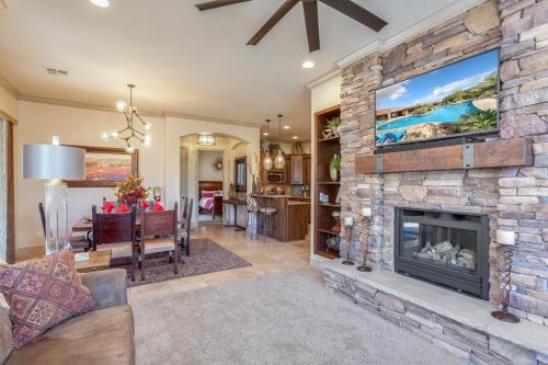 Coral Springs B8 Sleeps 8, Beautiful Complex Amenities with Pool and Private BBQ Grill