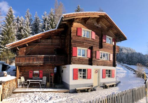 Sonniges Chalet Arosa für 6 Pers alleinstehend mit traumhaftem Bergpanorama, Pension in Langwies