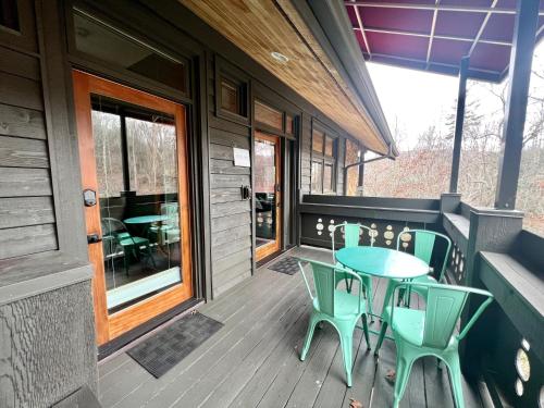 Outland Chalet & Suites Great Smoky Mountains