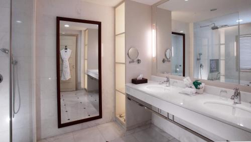 Executive Double Room image 3