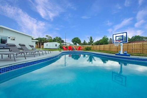 West Palm Beach Pool Home- Paxton