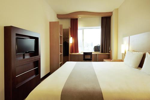 3 twin beds