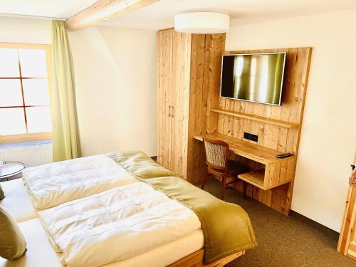 1 queen bed