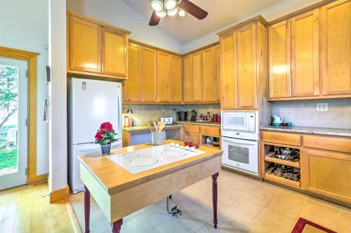Johnson City Home with Hot Tub - Close to Wineries! in Johnson City, USA