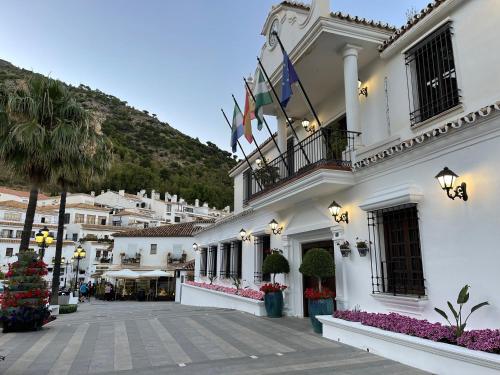 Mijas Playa Retreat - Tap to explore photos