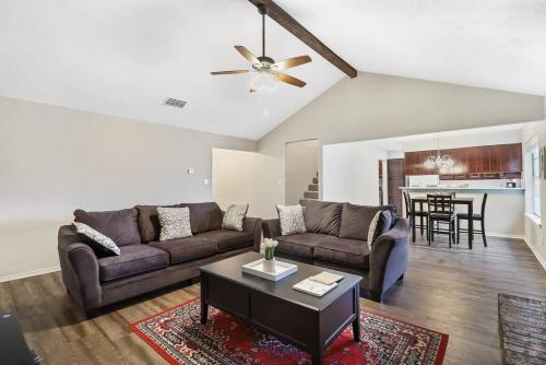 cozy house Saginaw TX 3BR 2BA Sleeps 10 just 12 minutes downtown fort worth in Saginaw, USA