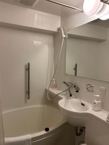 Twin Room image 9