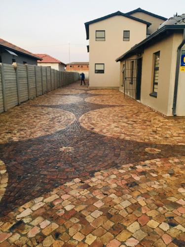 Vista exterior, Black Rose Guesthouse in Soweto