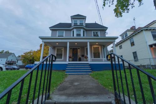 Modern, Luxury 2 Bedroom Apt in Prime Location in Schenectady, USA