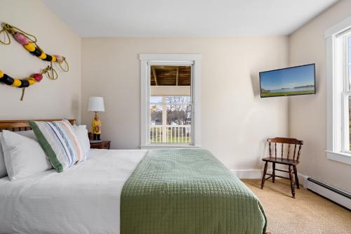 East Wind Inn - image 3