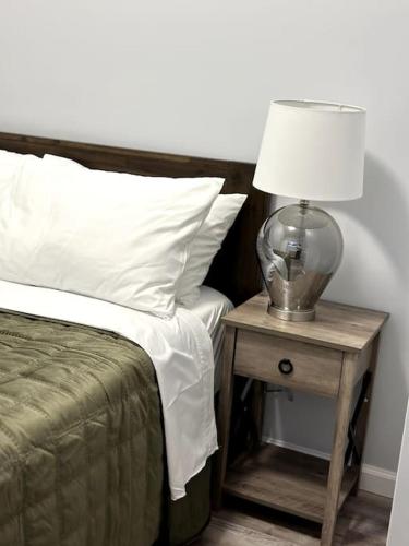 Newly 5 Star 3 Beds 1 Bath ideal Short term rental thumb 2