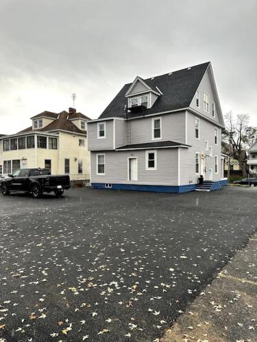 Newly 5 Star 3 Beds 1 Bath ideal Short term rental detail