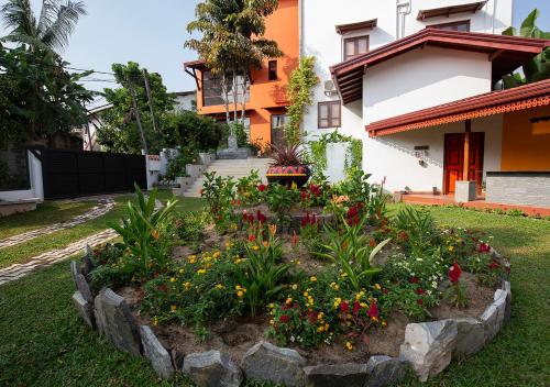 Garden, Breeze of Paradise Hotel in Nugegoda Area