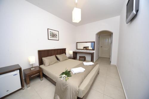Glaros Hotel Apartment Room Type - Double or Twin Room with Pool View