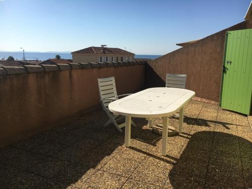 Appartement Hyères, 2 pièces, 2 personnes - FR-1-335-166 - Location saisonnière - Hyères