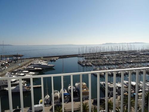 Hyères Port T2 avec Clim et Wifi Vue Mer - FR-1-335-172 - image 4