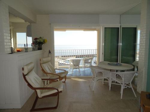 Apartment image 8