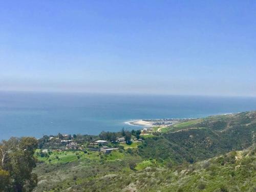 Malibu Glass House: Architectural w 180deg Views