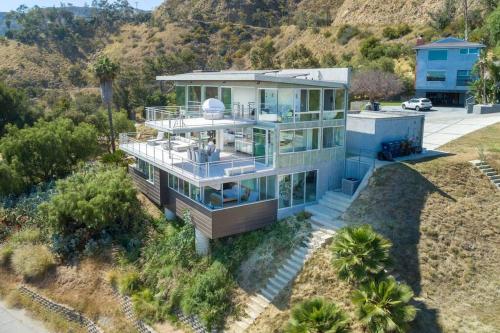 Malibu Glass House: Architectural w 180deg Views