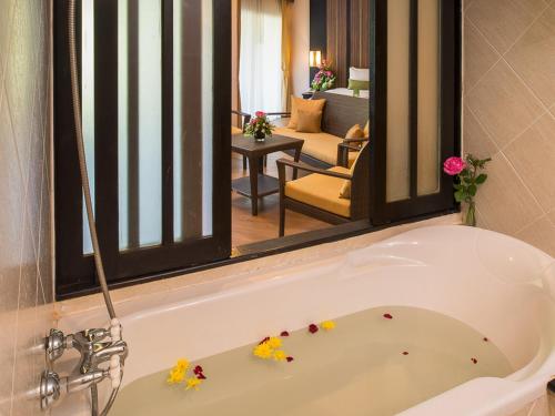 room detail thumbnail 2