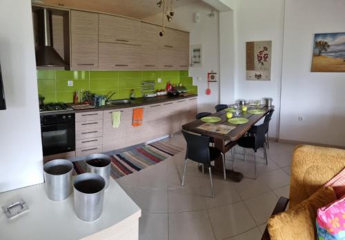 주방, Silver Cape Raches on the sea in 라카이