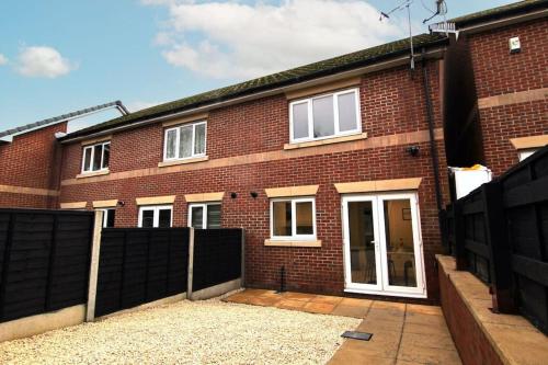 Oakwell View - Modern 3 Bed Home in Barnsley