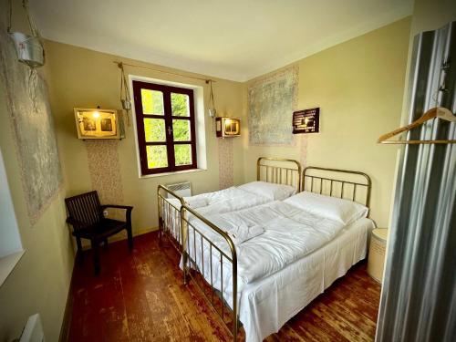 2 twin beds