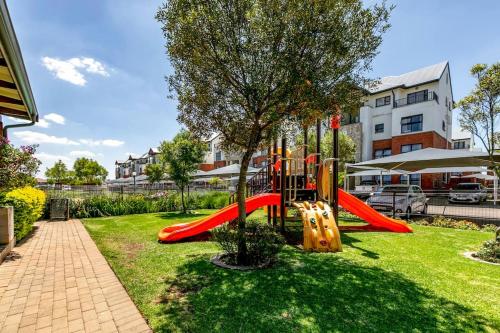 Parc infantil, Home Away from Home in Lethabong