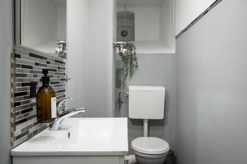 Super Zentral super schöner Altbau in Moabit Rostockerstraße im Herzen von Berlin für bis zu 6 Personen - image 10