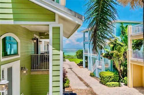 Luxury Beach House - steps to the beach