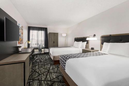2 double beds