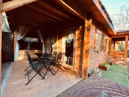Balcony/terrace, Chalet bois jacuzzi in Bessan