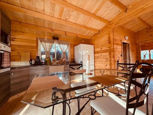 Kitchen, Chalet bois jacuzzi in Bessan