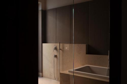 424009278 Hotel Monopol