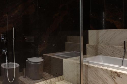 424011291 Hotel Monopol