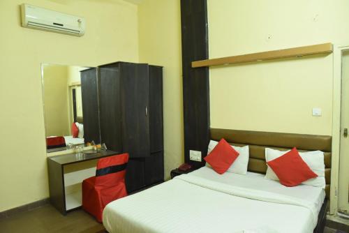 Deluxe Double Room with Bath image 10