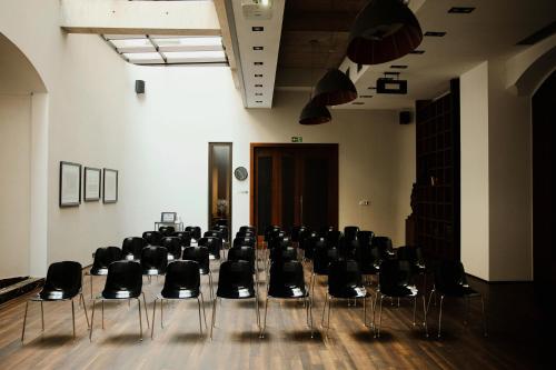 424018164 Hotel Monopol
