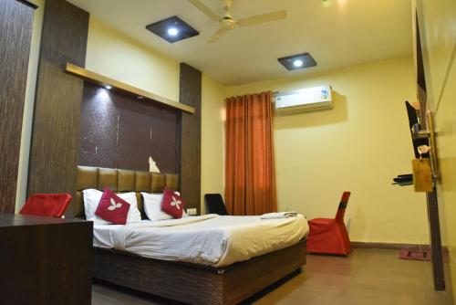 room detail thumbnail 2