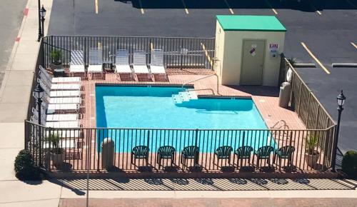 Tides Inn 5