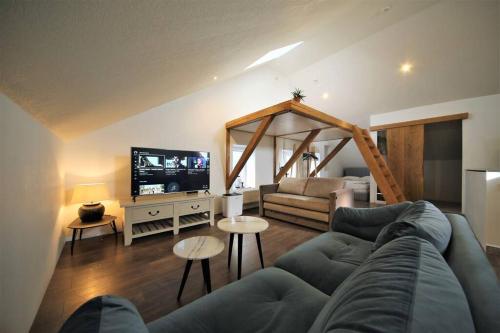 Amazing Old apt town with Balcony, Ryga