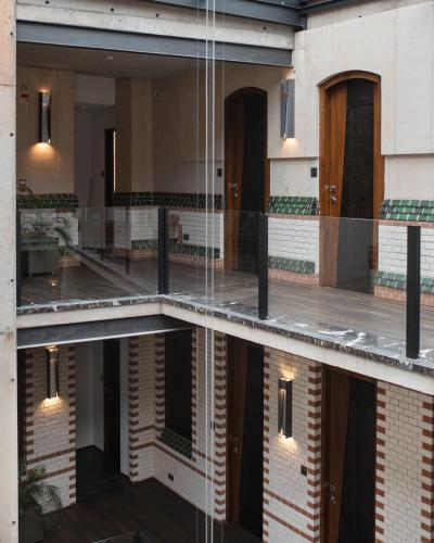 424027386 Hotel Monopol