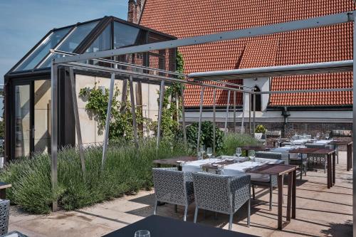 424027963 Hotel Monopol