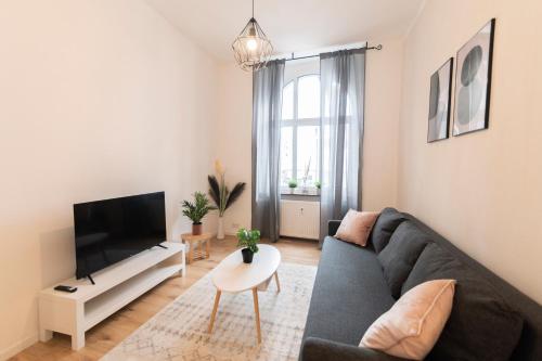 DWELLSTAY - Premium Wohnung I 95qm I 3 Schlafzimmer I großes Bad I Küche I Wohnzimmer I TV